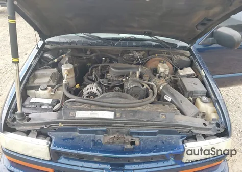 2003 Chevrolet S-10 Ls из США, поврежденный, VIN 1GCCS19XX38140205